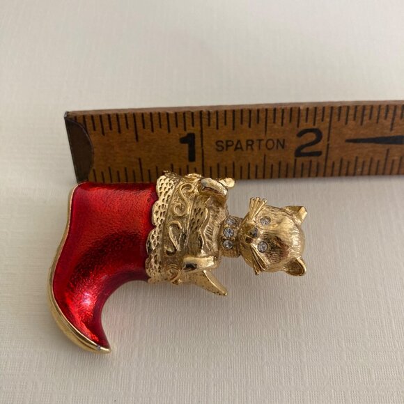 Vintage Christmas Cat In Boot Brooch Red Enamel Gold Tone - Picture 3 of 3
